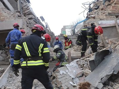 Misiles y drones alcanzan edificios civiles en Ucrania