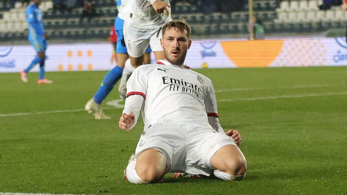 Santiago Giménez anotó su primer gol con el Milan