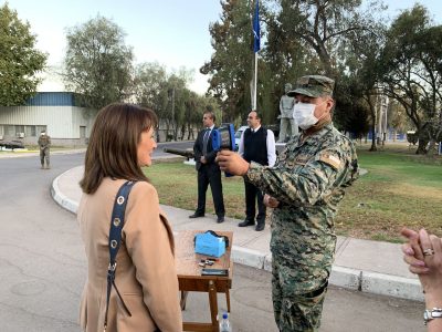 Guerra contra el coronavirus: el Ejército salió a la calle a ayudar a la gente