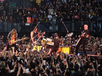 Metallica sorprende con “La Chona” en su colosal concierto en el Estadio GNP Seguros