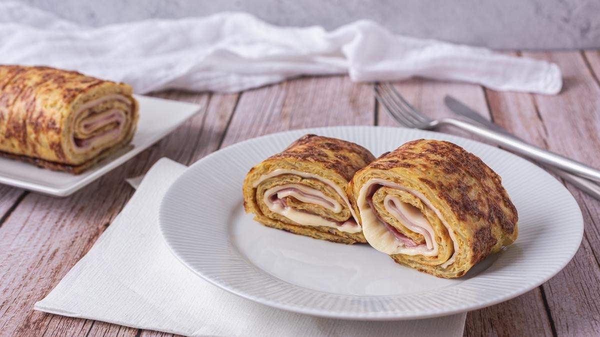 Cómo hacer un rico roll de queso y verduras. Fuente: (X)