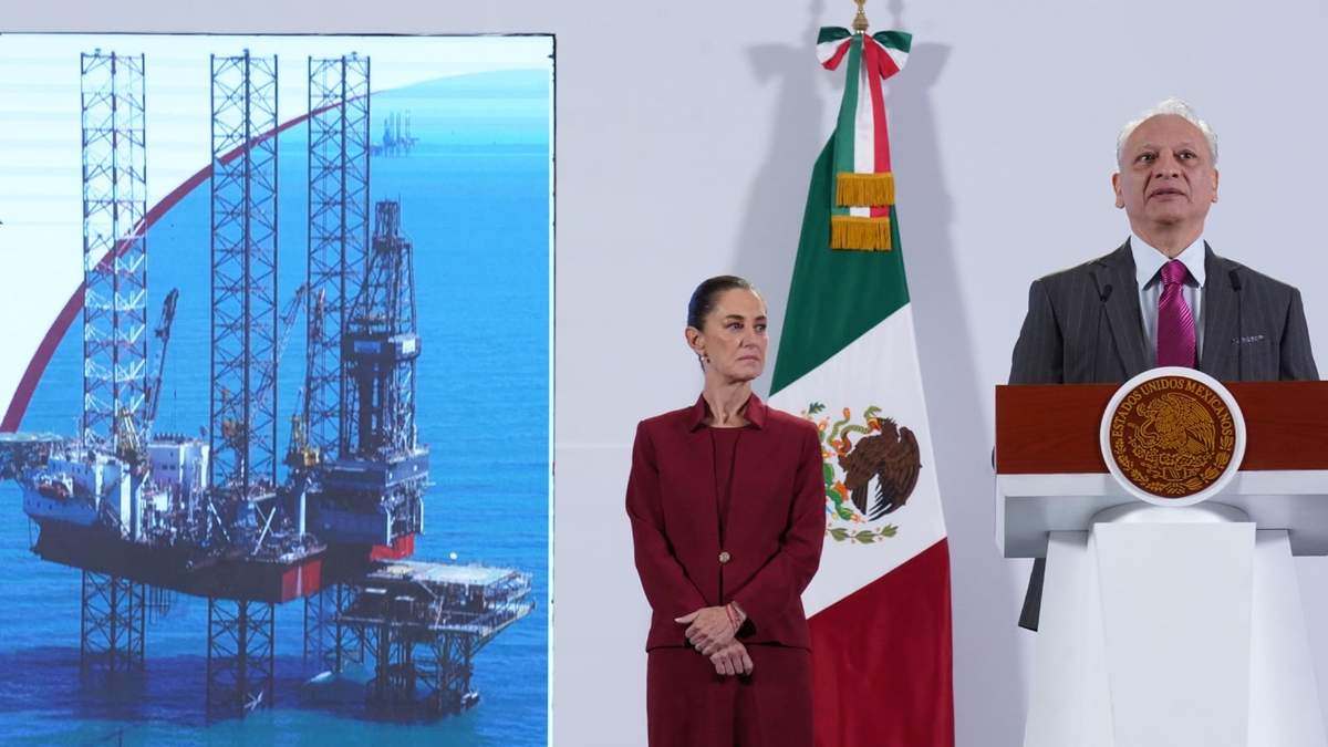 La presidenta Claudia Sheinbaum y el director general de Petróleos Mexicanos, Víctor Rodríguez Padilla, en la conferencia matutina