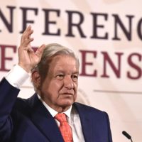 AMLO acusa abuso de autoridad en muerte de normalista de Ayotzinapa