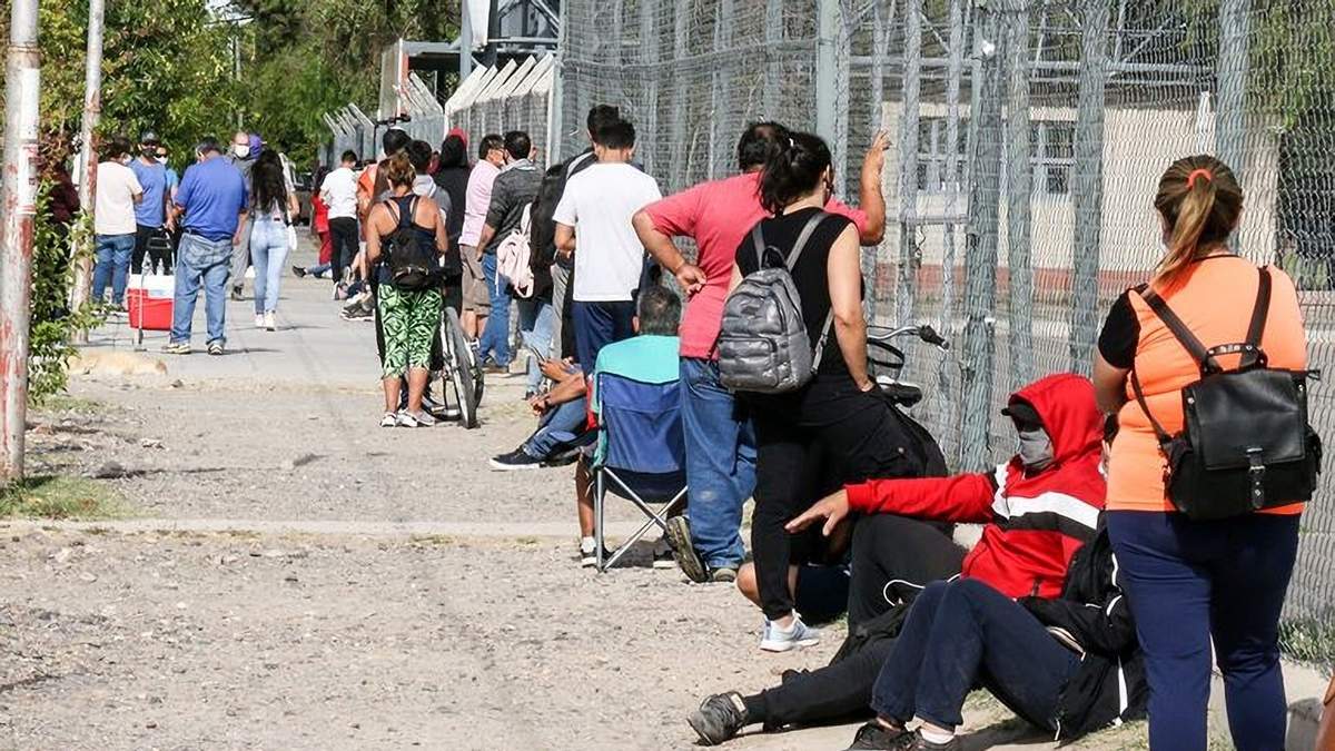 El estadio Ruca Che no pudo responder a la alta demanda. Fuente: (Twitter)