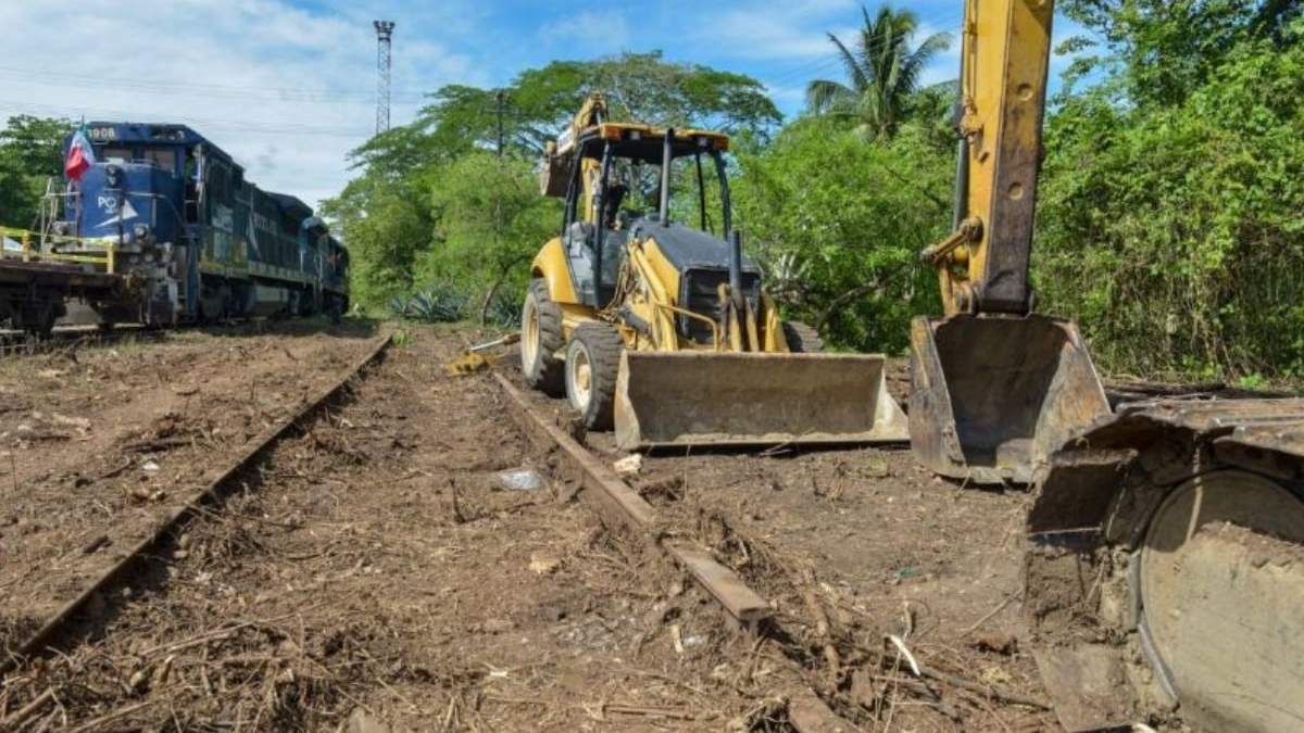 El proyecto contempla la construcción de un tren que corra del puerto de Coatzacoalcos, Veracruz, al de Salina Cruz, en Oaxaca.