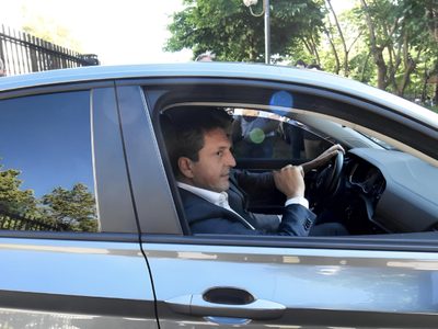 Sergio Massa y “los que pretenden timbearse los dólares de las reservas"