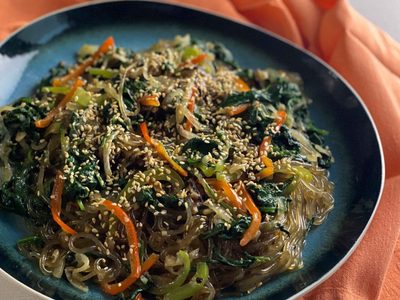 A base de verduras: japchae, el plato estrella de la cocina coreana, que se prepara en sencillos pasos