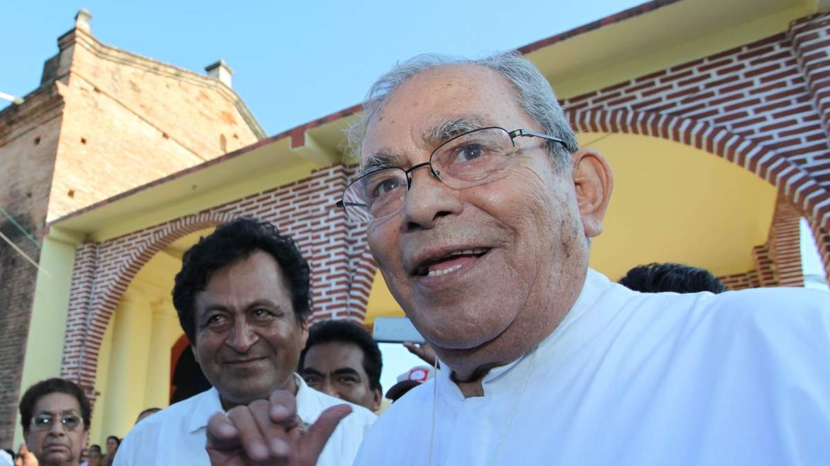 El obispo emérito de la Diócesis de Tehuantepec, Arturo Lona Reyes
