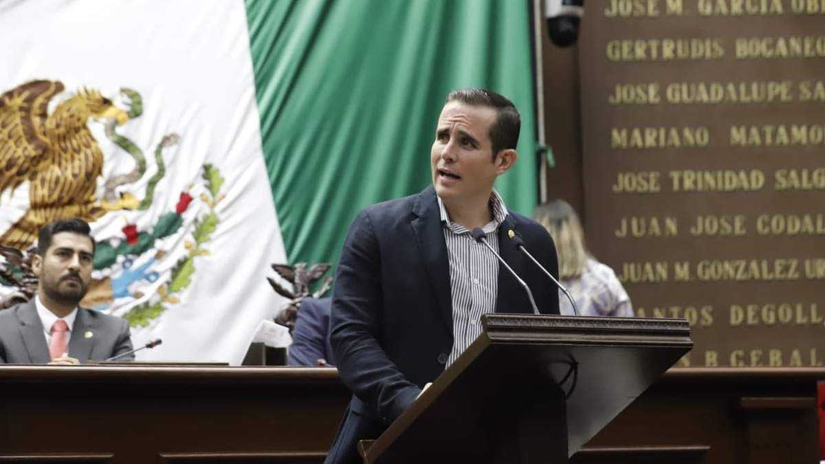 El diputado del Movimiento del Sombrero, Carlos Alejandro Bautista Tafolla