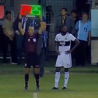 Lo mejor del debut histórico de Adebayor en Libertadores
