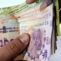 Salario mínimo: cuándo se discutirá el aumento y cómo impactará en los planes sociales