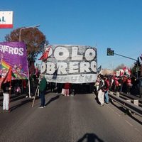Tras una jornada de protestas, las organizaciones sociales levantaron los cortes en los puentes