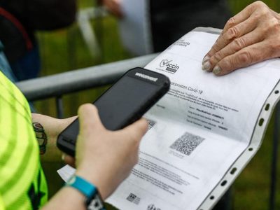 Presencialidad en las aulas: una universidad impone como requisito estar vacunado para asistir