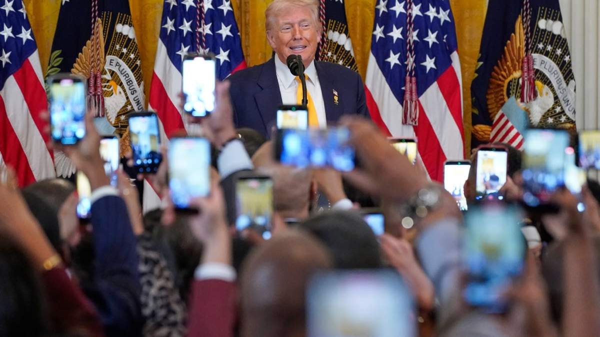 El presidente Donald Trump en conferencia
