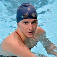 Gobernadora de Dakota del Sur firma ley que prohíbe a transgénero competir en deportes escolares