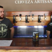 Alejandro y Andrés: una historia de amistad y emprendimiento comercial en Zapala