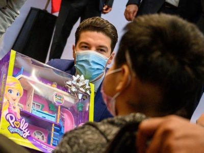 Samuel García promete tratamiento de cáncer gratuito a todos los niños de NL