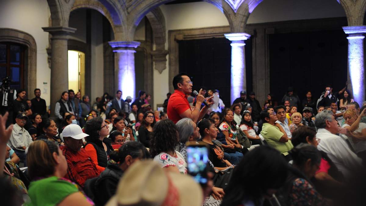 Ciudadanos asistentes al primer Foro Temático sobre Arraigo Local: Identidad, Memoria, Cultura y Vida Comunitaria en el Museo de la Ciudad de México