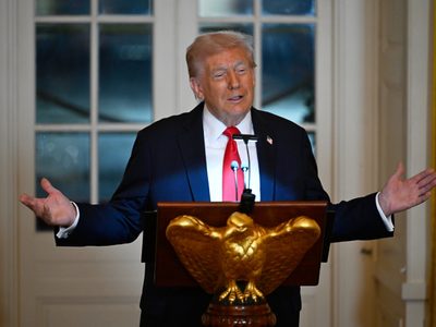 Trump mantiene una "larga" conversación con Putin en la víspera de la visita de Zelenski a EU