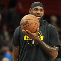 Otro récord para LeBron: Empata a Parish al aparecer en su partido 1,611 de temporada regular