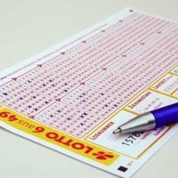 Cuánta lotería hay que comprar para garantizar que se gane algo