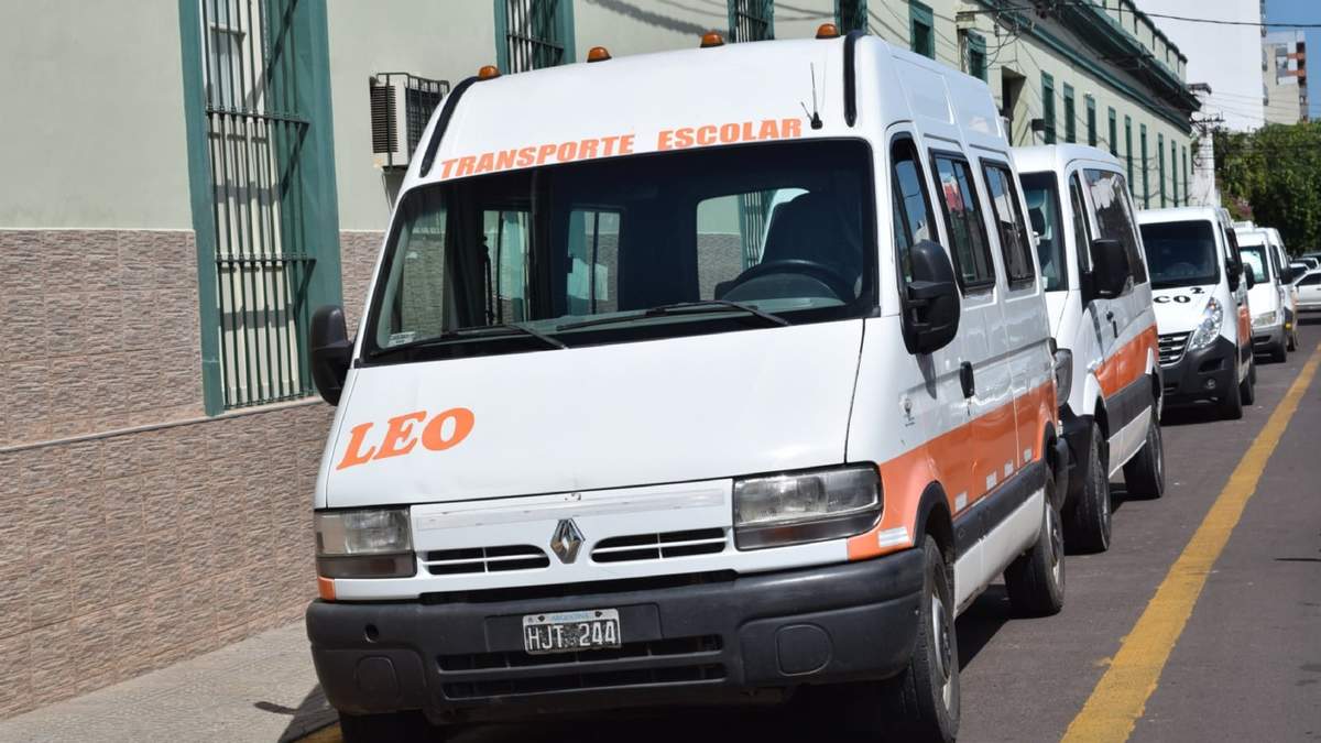 Unidades de transporte escolar. Fuente: (Twitter)