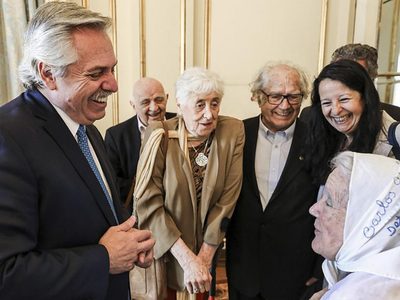 Cortiñas volvió a cargar contra Fernández por los derechos humanos, pero un video la desmiente