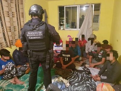 FGR asegura 200 mil litros de huachicol en La Unión, Guerrero