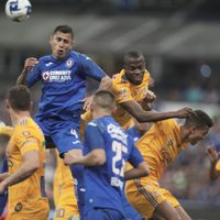 Cruz Azul vence 2-1 a los Tigres en el Azteca
