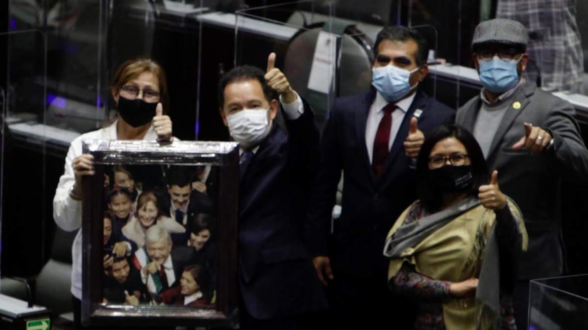 Diputados de Morena se despiden de Tatiana Clouthier Carrillo