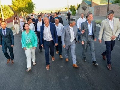 En el aniversario de Las Lajas, Figueroa inauguró obras y resaltó la tarea y compromiso de los docentes
