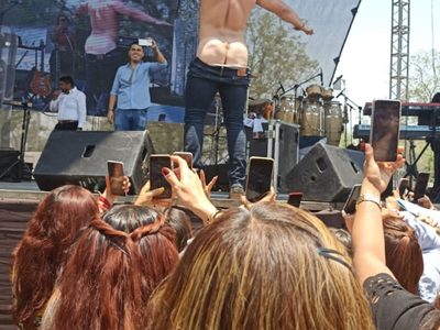 Celebran con “strippers” a trabajadoras del gobierno de Oaxaca (Video)