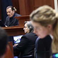 Abogado: Un jurado sirvió en juicio Depp-Heard indebidamente