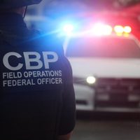Mexicano muere baleado en una estación fronteriza de Texas