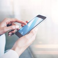 No tirés tus celulares viejos y usalos de esta forma para mejorar tu señal de internet
