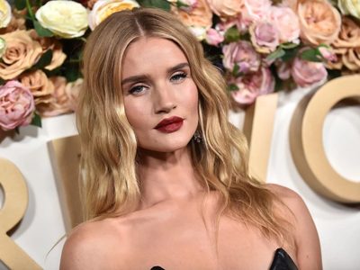 Evitá que el cabello rubio se amarillente: los secretos para mantenerlo radiante
