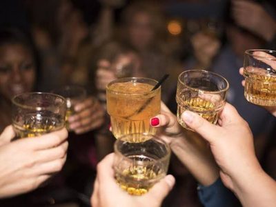 Director de salud de EU recomienda alertar sobre el riesgo de cáncer con el alcohol