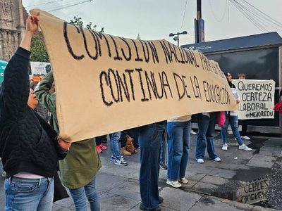 Trabajadores de Mejoredu protestan frente a Palacio Nacional. Este es su pliego petitorio