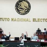 INE rechaza suspender mañaneras; reitera que AMLO debe evitar expresiones político-electorales
