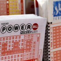 Miles en México con la esperanza de ganar 523 mil millones de dólares de Powerball