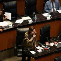 A gritos, Lilly Téllez exige a Fernández Noroña y a Adán Augusto que rindan cuentas