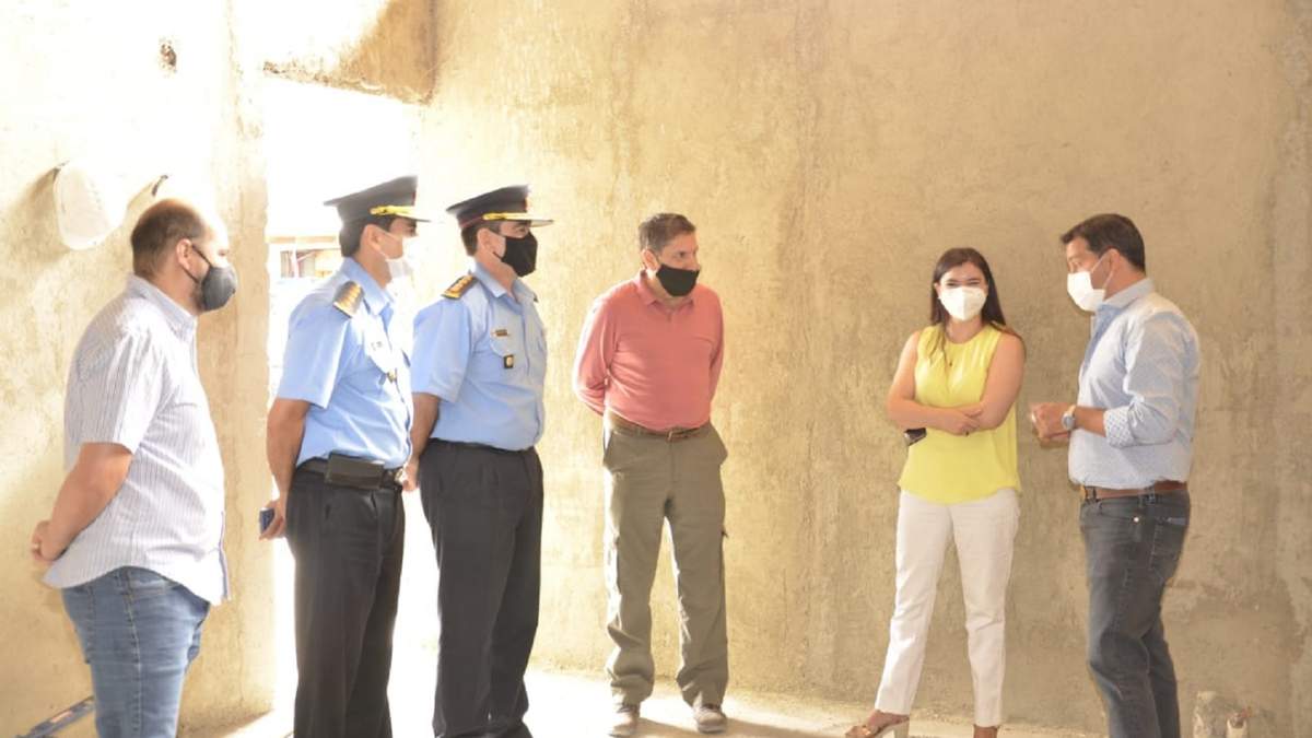 La ministra visitando la obra del Centro de Monitoreo. Fuente: (Twitter)