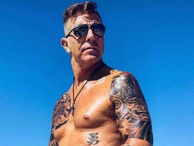 ¡Un potro suelto! Alejandro Fantino mostró sus tatuajes en la playa y reventó el termómetro
