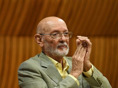 Acabar con las instituciones, propósito de la política cultural actual: Matos
