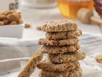 Galletitas de ajonjolí con arándanos o chocolate: re crujientes para reunirte con tus amigas y acompañar con unos ricos mates