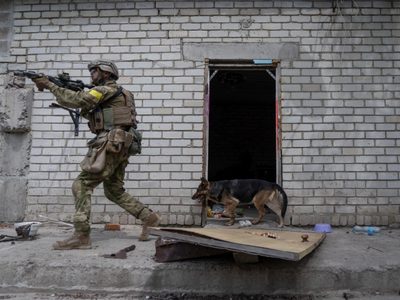 Extraen una granada sin explotar del pecho de un soldado ucraniano