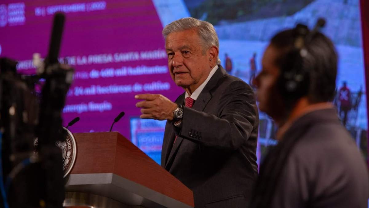 El presidente durante la conferencia matutina