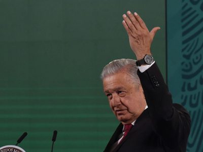 Que marchen contra nosotros, pero que hagan algo, se “hamburguesaron”: reta AMLO a la UNAM