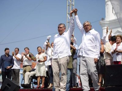 AMLO: no más licitaciones de obra pública a "marrulleros profesionales"