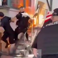 Se prendió fuego frente a la empresa porque no le pagaban el salario